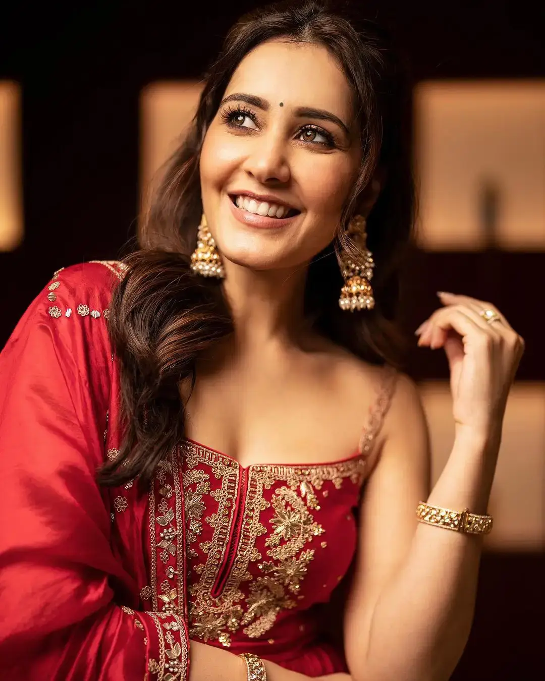 RAASHI KHANNA MESMERIZING LOOKS IN BEAUTIFUL RED GOWN 6